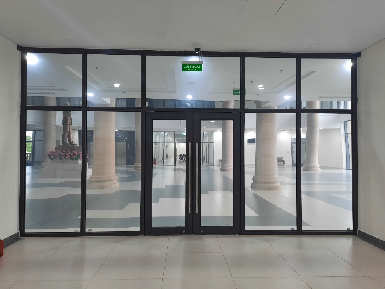 Vách kính chống cháy