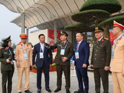 Công an Hà Nội diễn tập phương án dẫn đoàn, xếp xe phục vụ Đại hội XIV của Đảng